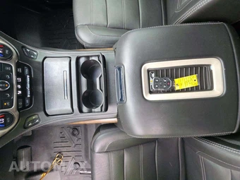 2018 GMC Yukon Denali 5SA - miniatura 8