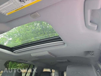 2018 GMC Yukon Denali XL 5SA - miniatura 11
