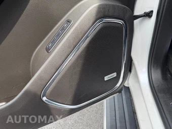 2018 GMC Yukon Denali XL 5SA - miniatura 13