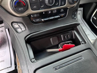 2018 GMC Yukon Denali XL 5SA - miniatura 19