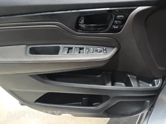 2018 Honda Odyssey Elite 118.1" WB - miniatura 9