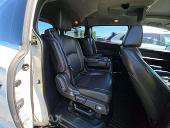 2018 Honda Odyssey Elite 118.1" WB - miniatura 17