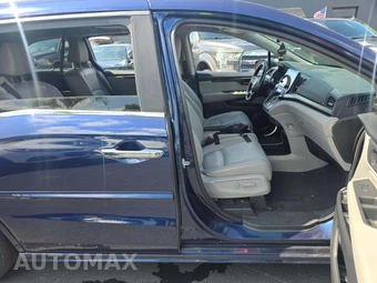 2018 Honda Odyssey Touring 118.1" WB - miniatura 16