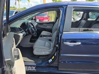 2018 Honda Odyssey Touring 118.1" WB - miniatura 3