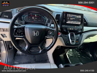 2018 Honda Odyssey Touring 118.1" WB - miniatura 12