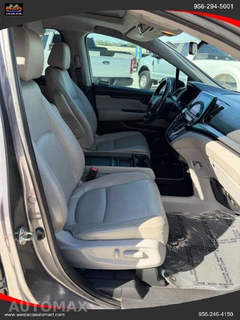 2018 Honda Odyssey Touring 118.1" WB - miniatura 19