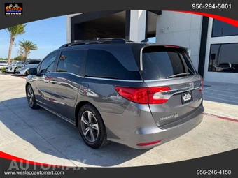 2018 Honda Odyssey Touring 118.1" WB - miniatura 3