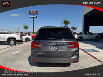 2018 Honda Odyssey Touring 118.1" WB - miniatura 4