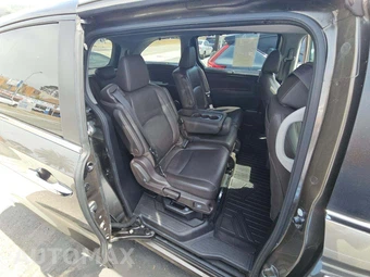 2018 Honda Odyssey Touring 118.1" WB - miniatura 17