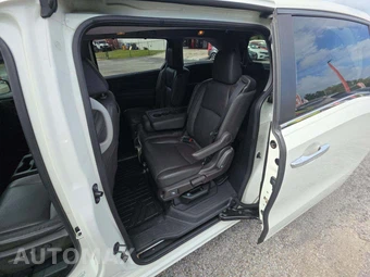 2018 Honda Odyssey Touring 118.1" WB - miniatura 10