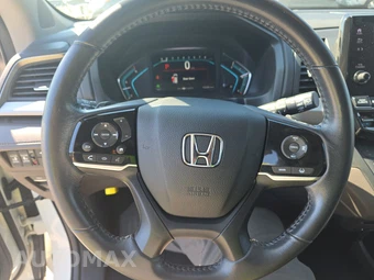 2018 Honda Odyssey Touring 118.1" WB - miniatura 10