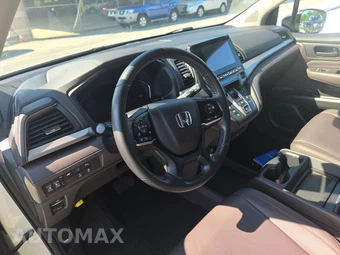 2018 Honda Odyssey Touring 118.1" WB - miniatura 11