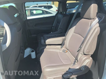2018 Honda Odyssey Touring 118.1" WB - miniatura 13