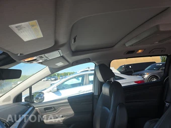 2018 Honda Odyssey Touring 118.1" WB - miniatura 20