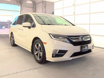 2018 Honda Odyssey Touring 118.1" WB - miniatura 3