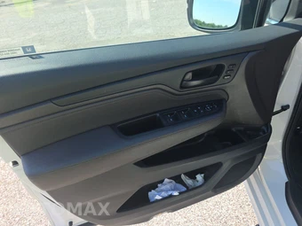 2018 Honda Odyssey Touring 118.1" WB - miniatura 9