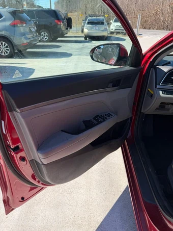 2018 Hyundai Elantra SE Sedan - miniatura 6