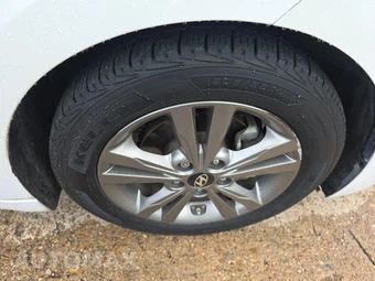 2018 Hyundai Elantra SEL Sedan – miniatura 9
