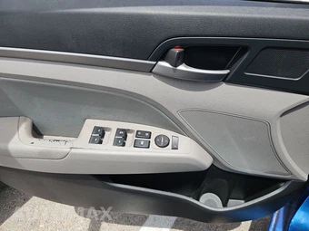 2018 Hyundai Elantra SEL Sedan – miniatura 9