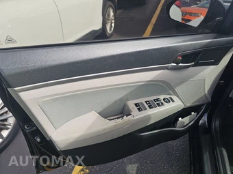 2018 Hyundai Elantra SEL Sedan – miniatura 9