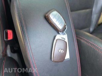 2018 Hyundai Elantra Sport Sedan - miniatura 8