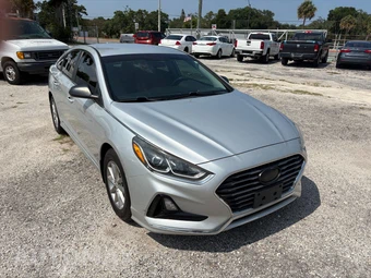2018 Hyundai Sonata SE - miniatura 2