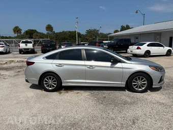2018 Hyundai Sonata SE - miniatura 3