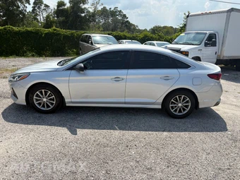 2018 Hyundai Sonata SE - miniatura 5