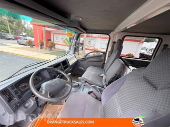 2018 Isuzu NPR – miniatura 13