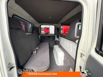 2018 Isuzu NPR – miniatura 9