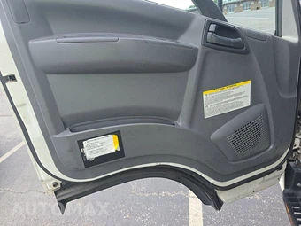 2018 Isuzu NPR XD Base Low Tilt – miniatura 9