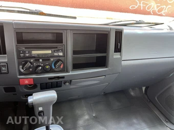 2018 Isuzu NRR Base – miniatura 19