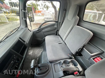 2018 Isuzu NRR Base – miniatura 13