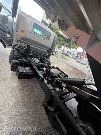 2018 Isuzu NRR Base – miniatura 19