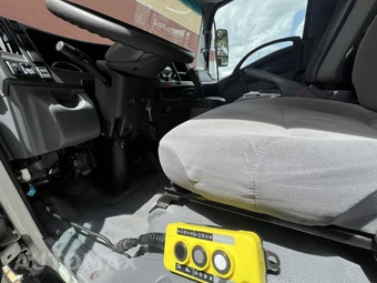 2018 Isuzu NRR Base – miniatura 32