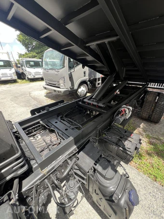 2018 Isuzu NRR Base – miniatura 34