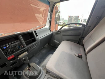 2018 Isuzu NRR Base – miniatura 42