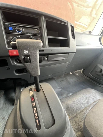 2018 Isuzu NRR Base – miniatura 44