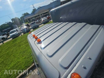 2018 Isuzu NRR Base Low Tilt – miniatura 12