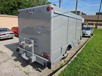 2018 Isuzu NRR Base Low Tilt – miniatura 3