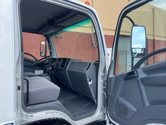 2018 Isuzu NRR – miniatura 7