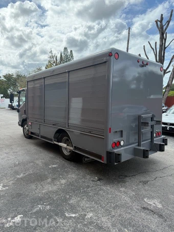 2018 Isuzu NRR – miniatura 2