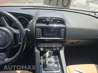 2018 Jaguar F-PACE Premium - miniatura 11