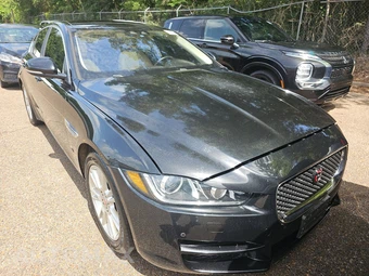 2018 Jaguar XE 25t Premium – miniatura 3