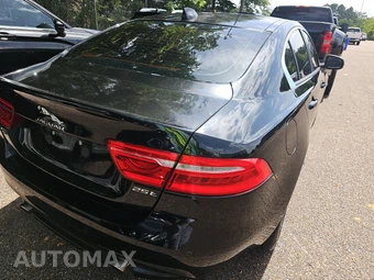 2018 Jaguar XE 25t Premium – miniatura 4