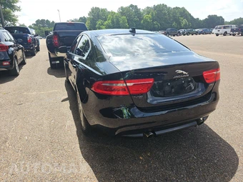 2018 Jaguar XE 25t Premium – miniatura 6