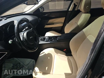 2018 Jaguar XE 25t Premium – miniatura 7