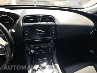2018 Jaguar XE 25t Premium – miniatura 11