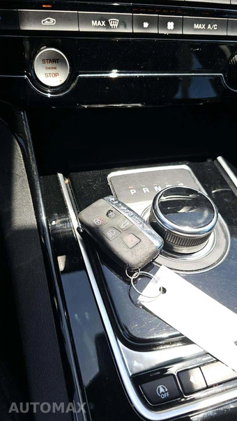 2018 Jaguar XE 25t Premium – miniatura 18