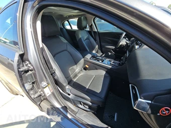 2018 Jaguar XE 25t Premium – miniatura 8